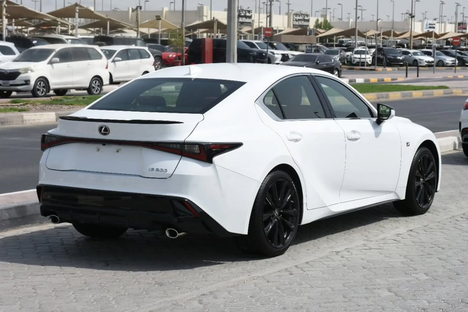 Подержанный Lexus IS 300 III Рестайлинг 2, 2.0 л, 2022 в Шардже от Alfaris Used Cars Белый цвет. Other | AUTO.AE