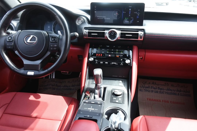 Подержанный Lexus IS 300 III Рестайлинг 2, 2.0 л, 2022 в Шардже от Alfaris Used Cars Белый цвет. Other | AUTO.AE