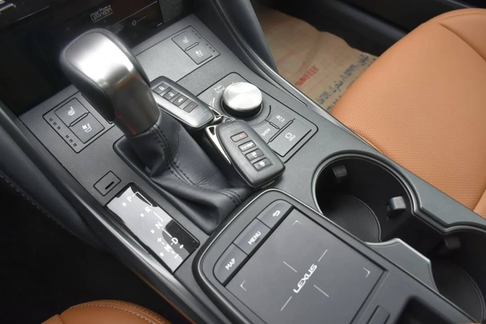 Used Lexus IS 300 III Facelift 2, 3.5 l, 2022 in Sharjah by Alfaris Used Cars, White color. Other | AUTO.AE
