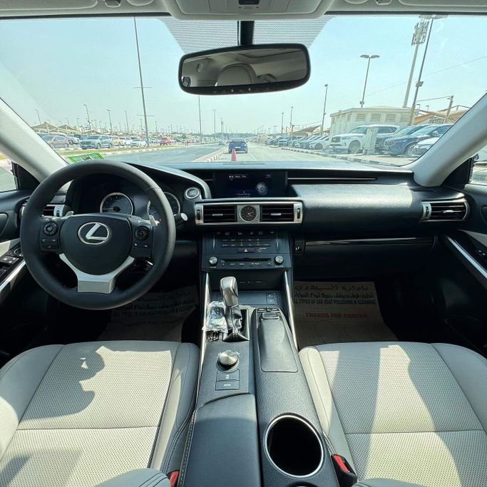 Подержанный Lexus IS 300 III, 3.5 л, 2016 в Шардже от Alfaris Used Cars Серебристый цвет. Other | AUTO.AE