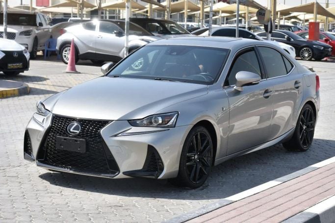 Подержанный Lexus IS 300 III Рестайлинг, 3.5 л, 2018 в Шардже от Alfaris Used Cars Серебристый цвет. Other | AUTO.AE