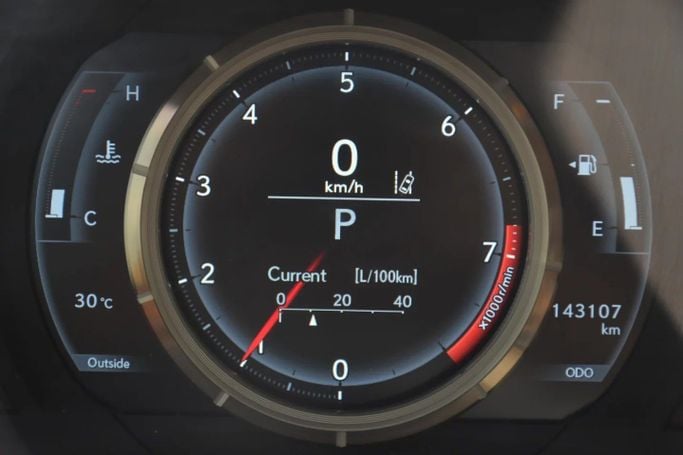 Подержанный Lexus IS 300 III Рестайлинг, 3.5 л, 2018 в Шардже от Alfaris Used Cars Серебристый цвет. Other | AUTO.AE