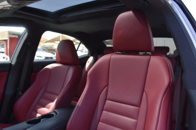 Подержанный Lexus IS 300 III Рестайлинг, 3.5 л, 2018 в Шардже от Alfaris Used Cars Серебристый цвет. Other | AUTO.AE