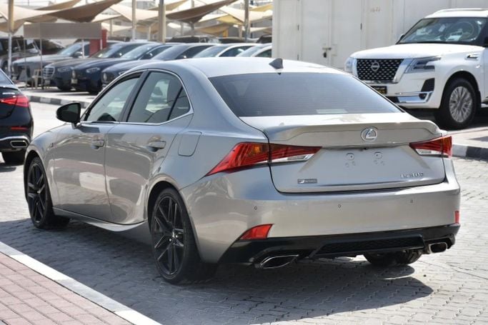 Подержанный Lexus IS 300 III Рестайлинг, 3.5 л, 2018 в Шардже от Alfaris Used Cars Серебристый цвет. Other | AUTO.AE