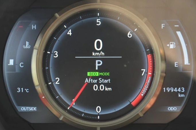 Подержанный Lexus IS 300 III, 3.5 л, 2016 в Шардже от Alfaris Used Cars Белый цвет. Other | AUTO.AE