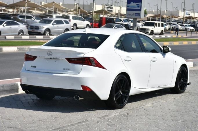 Подержанный Lexus IS 300 III, 3.5 л, 2016 в Шардже от Alfaris Used Cars Белый цвет. Other | AUTO.AE