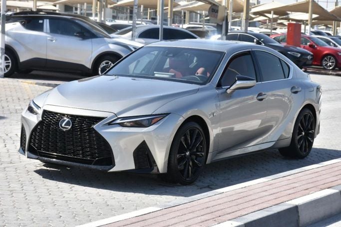 Подержанный Lexus IS 300 III Рестайлинг 2, 3.5 л, 2021 в Шардже от Alfaris Used Cars Серебристый цвет. Other | AUTO.AE