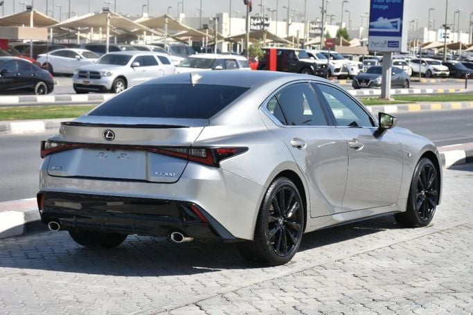 Подержанный Lexus IS 300 III Рестайлинг 2, 3.5 л, 2021 в Шардже от Alfaris Used Cars Серебристый цвет. Other | AUTO.AE