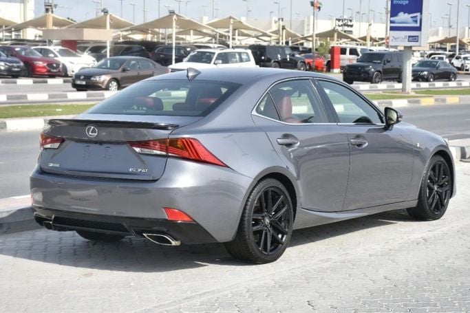 Подержанный Lexus IS 350 III Рестайлинг, 3.5 л, 2020 в Шардже от Alfaris Used Cars Серебристый цвет. Other | AUTO.AE