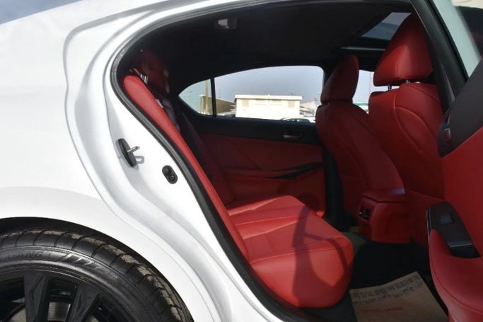 Подержанный Lexus IS 300 III Рестайлинг 2, 2.0 л, 2021 в Шардже от Alfaris Used Cars Белый цвет. Other | AUTO.AE