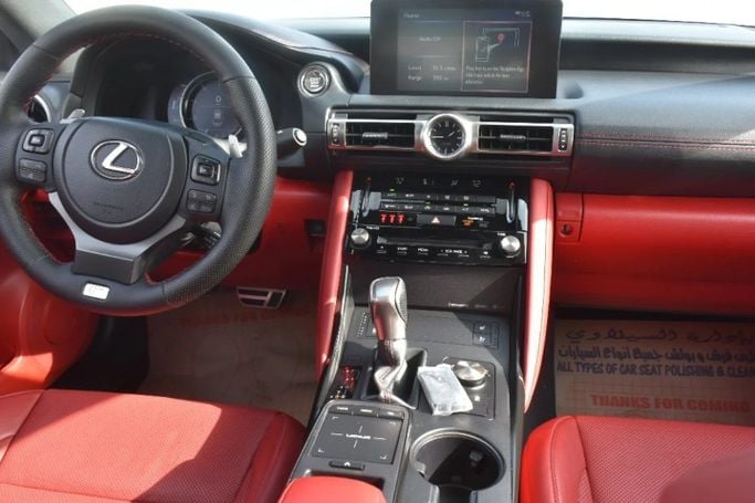 Подержанный Lexus IS 300 III Рестайлинг 2, 2.0 л, 2021 в Шардже от Alfaris Used Cars Белый цвет. Other | AUTO.AE