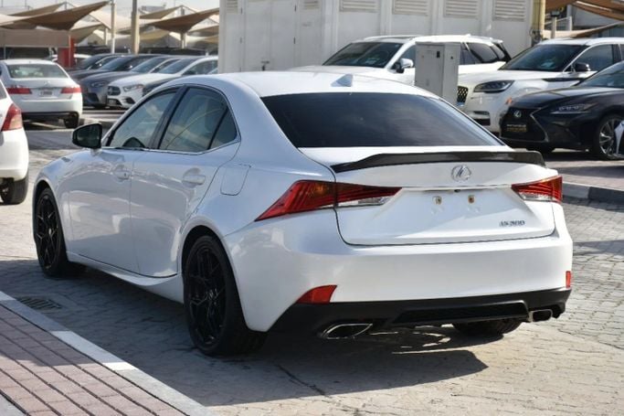 Подержанный Lexus IS 300 III Рестайлинг, 3.5 л, 2018 в Шардже от Alfaris Used Cars Белый цвет. Other | AUTO.AE