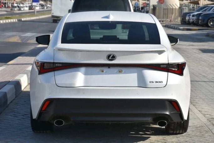 Подержанный Lexus IS 300 III Рестайлинг 2, 3.5 л, 2022 в Шардже от Alfaris Used Cars Белый цвет. Other | AUTO.AE