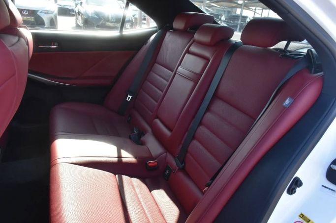 Подержанный Lexus IS 300 III, 3.5 л, 2016 в Шардже от Alfaris Used Cars Белый цвет. Other | AUTO.AE