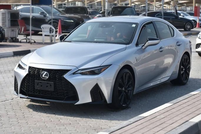 Подержанный Lexus IS 350 III Рестайлинг 2, 3.5 л, 2022 в Шардже от Alfaris Used Cars Серебристый цвет. Other | AUTO.AE