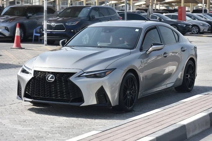 Подержанный Lexus IS 500 III Рестайлинг 2, 5.0 л, 2023 в Шардже от Alfaris Used Cars Серебристый цвет. Other | AUTO.AE