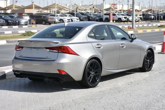 Подержанный Lexus IS 300 III Рестайлинг, 3.5 л, 2017 в Шардже от Alfaris Used Cars Серебристый цвет. Other | AUTO.AE