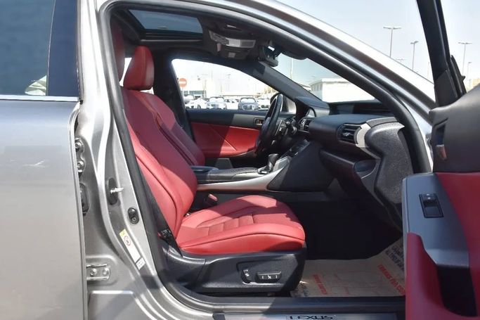 Подержанный Lexus IS 350 III Рестайлинг, 3.5 л, 2017 в Шардже от Alfaris Used Cars Серебристый цвет. Other | AUTO.AE