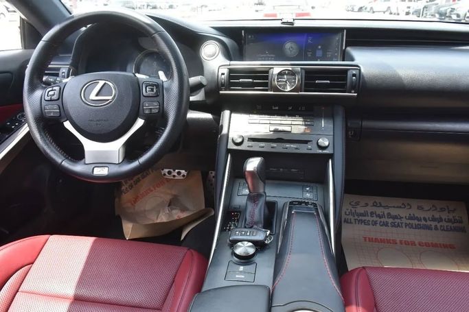 Подержанный Lexus IS 300 III Рестайлинг, 3.5 л, 2019 в Шардже от Alfaris Used Cars Серебристый цвет. Other | AUTO.AE