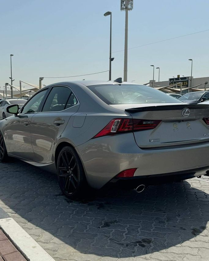Подержанный Lexus IS 250 III, 2.5 л, 2015 в Шардже от Alfaris Used Cars Серый цвет. Other | AUTO.AE