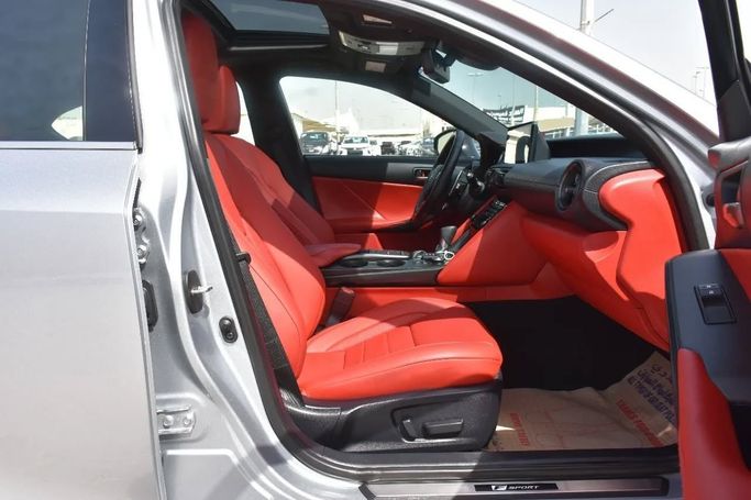 Подержанный Lexus IS 350 III Рестайлинг 2, 3.5 л, 2023 в Шардже от Alfaris Used Cars Серебристый цвет. Other | AUTO.AE