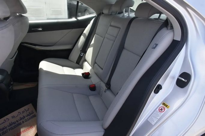 Подержанный Lexus IS 250 III, 2.5 л, 2015 в Шардже от Alfaris Used Cars Серебристый цвет. Other | AUTO.AE