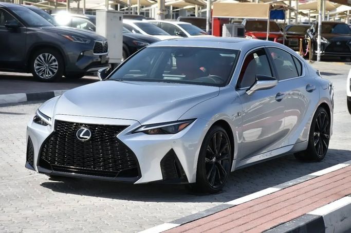 Подержанный Lexus IS 350 III Рестайлинг 2, 3.5 л, 2022 в Шардже от Alfaris Used Cars Серебристый цвет. Other | AUTO.AE