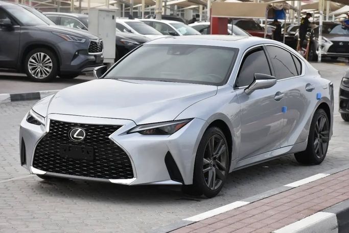 Подержанный Lexus IS 300 III Рестайлинг 2, 3.5 л, 2021 в Шардже от Alfaris Used Cars Серебристый цвет. Other | AUTO.AE