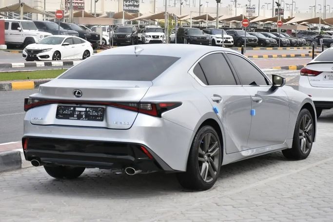 Подержанный Lexus IS 300 III Рестайлинг 2, 3.5 л, 2021 в Шардже от Alfaris Used Cars Серебристый цвет. Other | AUTO.AE