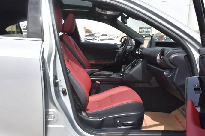 Подержанный Lexus IS 300 III Рестайлинг 2, 3.5 л, 2021 в Шардже от Alfaris Used Cars Серебристый цвет. Other | AUTO.AE