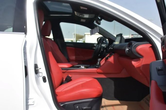 Подержанный Lexus IS 350 III Рестайлинг 2, 3.5 л, 2023 в Шардже от Alfaris Used Cars Белый цвет. Other | AUTO.AE