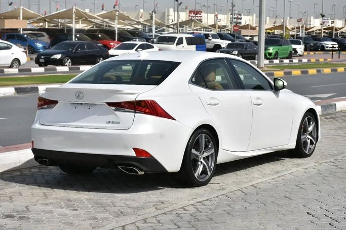 Подержанный Lexus IS 300 III Рестайлинг, 3.5 л, 2017 в Шардже от Alfaris Used Cars Белый цвет. Other | AUTO.AE