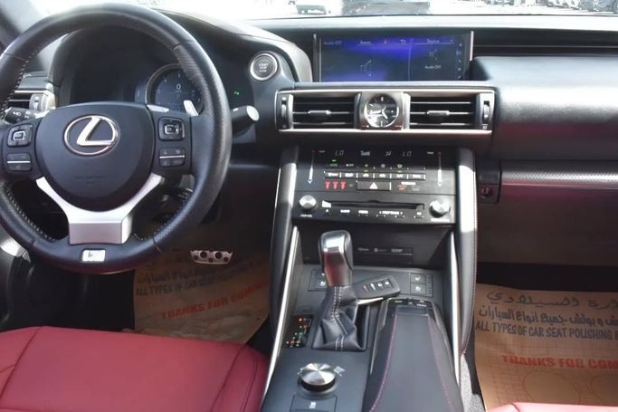 Подержанный Lexus IS 350 III Рестайлинг, 3.5 л, 2018 в Шардже от Alfaris Used Cars Белый цвет. Other | AUTO.AE