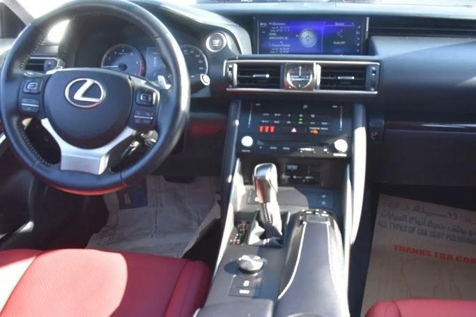 Подержанный Lexus IS 350 III Рестайлинг, 3.5 л, 2018 в Шардже от Alfaris Used Cars Белый цвет. Other | AUTO.AE
