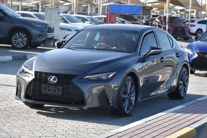 Подержанный Lexus IS 300 III Рестайлинг 2, 3.5 л, 2021 в Шардже от Alfaris Used Cars Серый цвет. Other | AUTO.AE