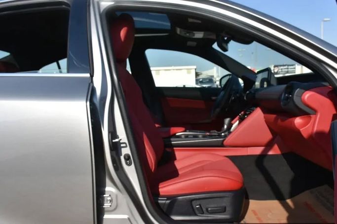 Подержанный Lexus IS 350 III Рестайлинг 2, 3.5 л, 2023 в Шардже от Alfaris Used Cars Серебристый цвет. Other | AUTO.AE