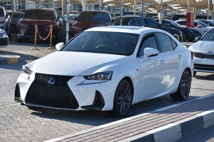 Подержанный Lexus IS 300 III Рестайлинг, 3.5 л, 2018 в Шардже от Alfaris Used Cars Белый цвет. Other | AUTO.AE