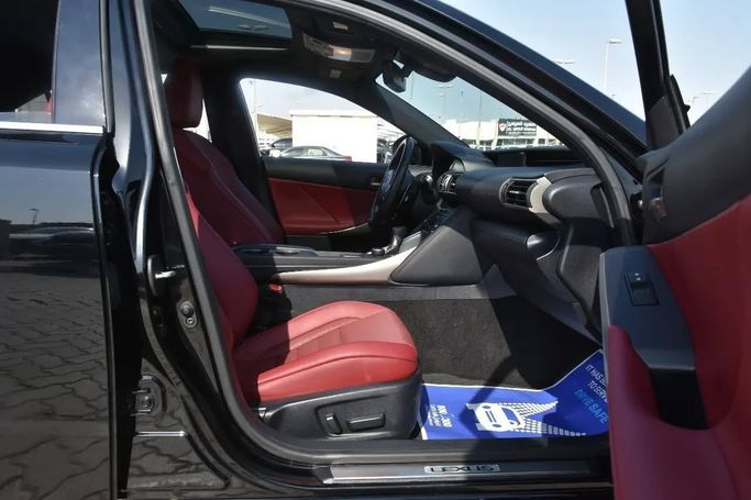 Подержанный Lexus IS 300 III Рестайлинг, 3.5 л, 2019 в Шардже от Alfaris Used Cars Черный цвет. Other | AUTO.AE
