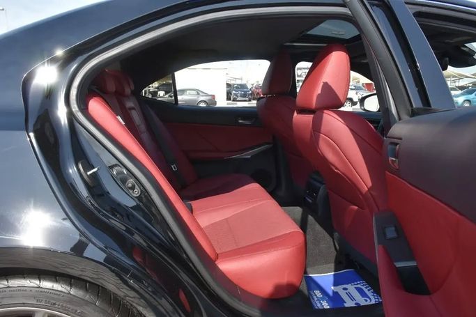 Подержанный Lexus IS 300 III Рестайлинг, 3.5 л, 2019 в Шардже от Alfaris Used Cars Черный цвет. Other | AUTO.AE