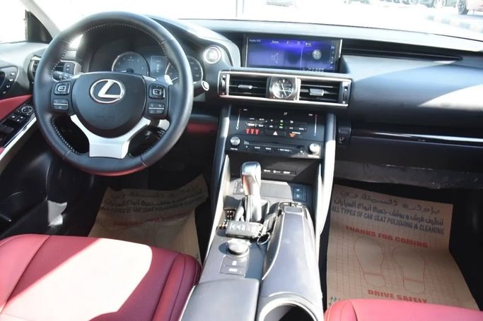 Подержанный Lexus IS 300 III Рестайлинг, 3.5 л, 2018 в Шардже от Alfaris Used Cars Серебристый цвет. Other | AUTO.AE