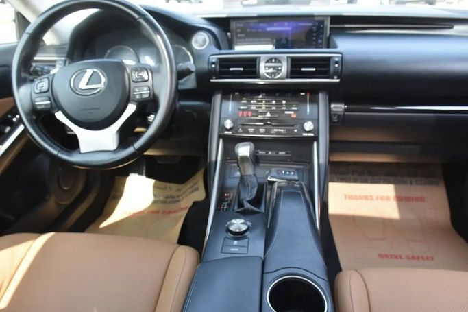 Подержанный Lexus IS 350 III Рестайлинг, 3.5 л, 2017 в Шардже от Alfaris Used Cars Черный цвет. Other | AUTO.AE
