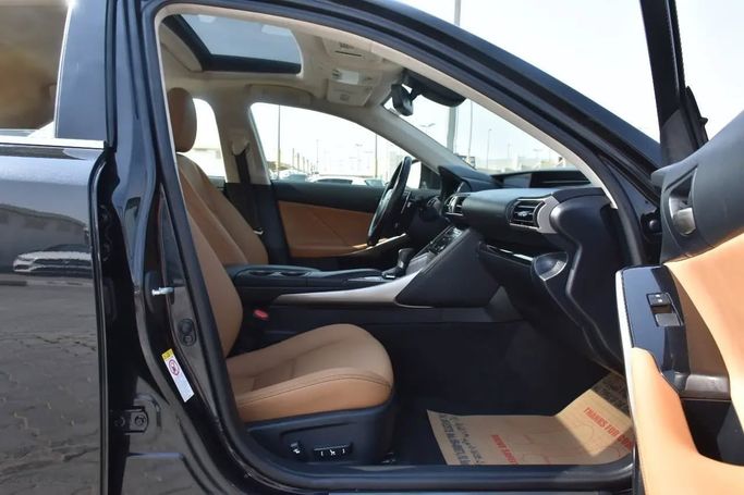 Подержанный Lexus IS 350 III Рестайлинг, 3.5 л, 2017 в Шардже от Alfaris Used Cars Черный цвет. Other | AUTO.AE