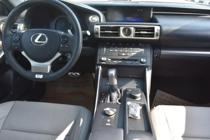 Подержанный Lexus IS 250 III, 2.5 л, 2015 в Шардже от Alfaris Used Cars Серебристый цвет. Other | AUTO.AE