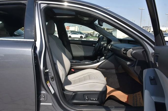 Подержанный Lexus IS 250 III, 2.5 л, 2015 в Шардже от Alfaris Used Cars Серебристый цвет. Other | AUTO.AE