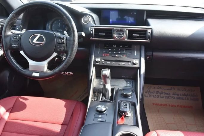 Подержанный Lexus IS 300 III Рестайлинг, 3.5 л, 2019 в Шардже от Alfaris Used Cars Серебристый цвет. Other | AUTO.AE