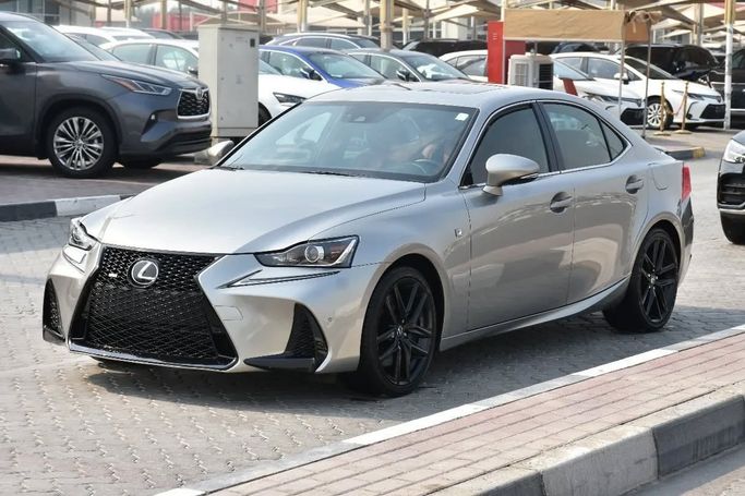 Подержанный Lexus IS 300 III Рестайлинг, 3.5 л, 2020 в Шардже от Alfaris Used Cars Серебристый цвет. Other | AUTO.AE