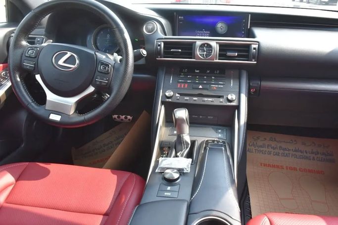 Подержанный Lexus IS 300 III Рестайлинг, 3.5 л, 2020 в Шардже от Alfaris Used Cars Серебристый цвет. Other | AUTO.AE