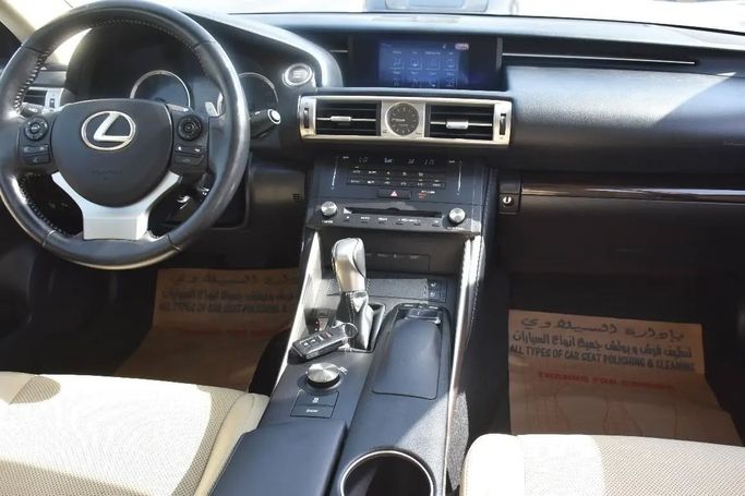 Подержанный Lexus IS 300 III, 3.5 л, 2016 в Шардже от Alfaris Used Cars Белый цвет. Other | AUTO.AE