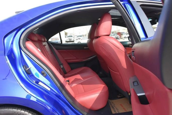 Подержанный Lexus IS 300 III Рестайлинг, 3.5 л, 2018 в Шардже от Alfaris Used Cars Синий цвет. Other | AUTO.AE