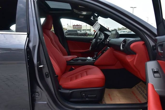 Подержанный Lexus IS 350 III Рестайлинг 2, 3.5 л, 2022 в Шардже от Alfaris Used Cars Серый цвет. Other | AUTO.AE